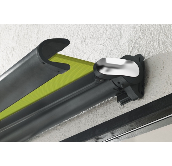 Фото Markilux 990 закрита у тонкій касеті 125 мм. Маркізи