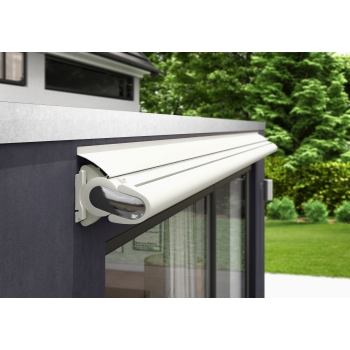 Markilux 990 закрытая в тонкой кассете 125 мм