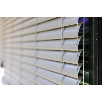 Наружные алюминиевые жалюзи C-80